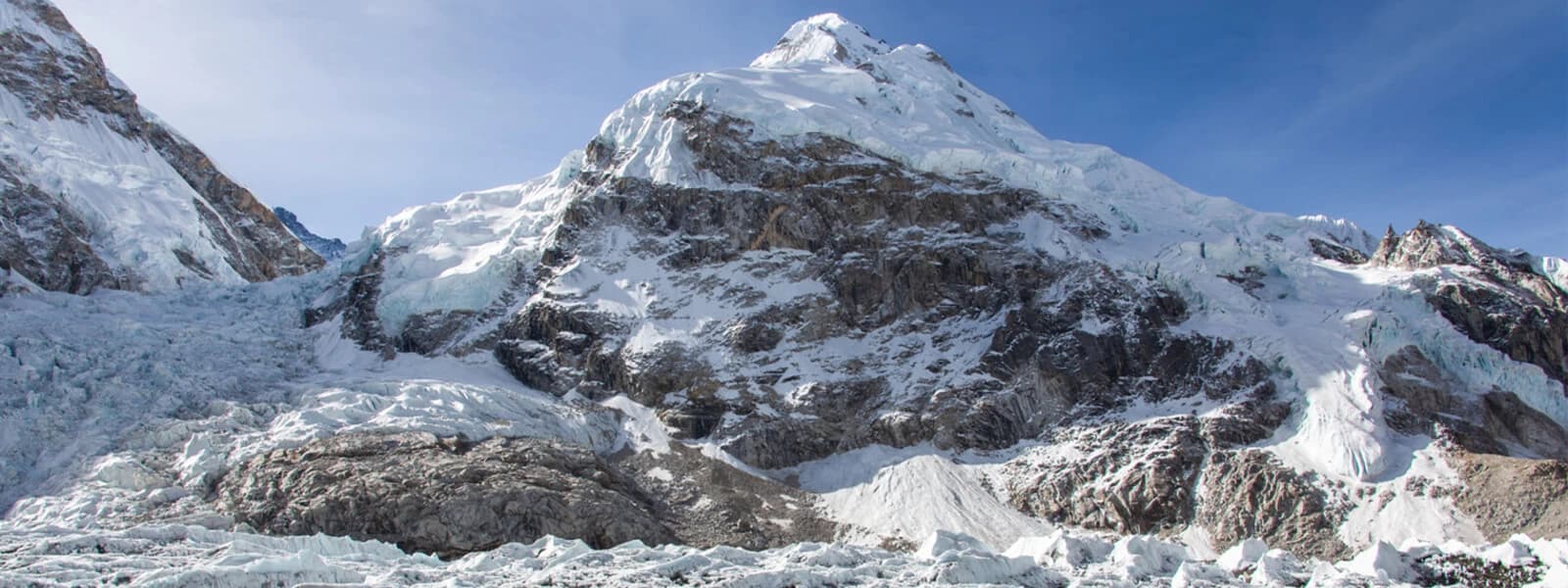 On the Everest trekking route, Cho La Pass is a difficult high-altitude mountain pass.