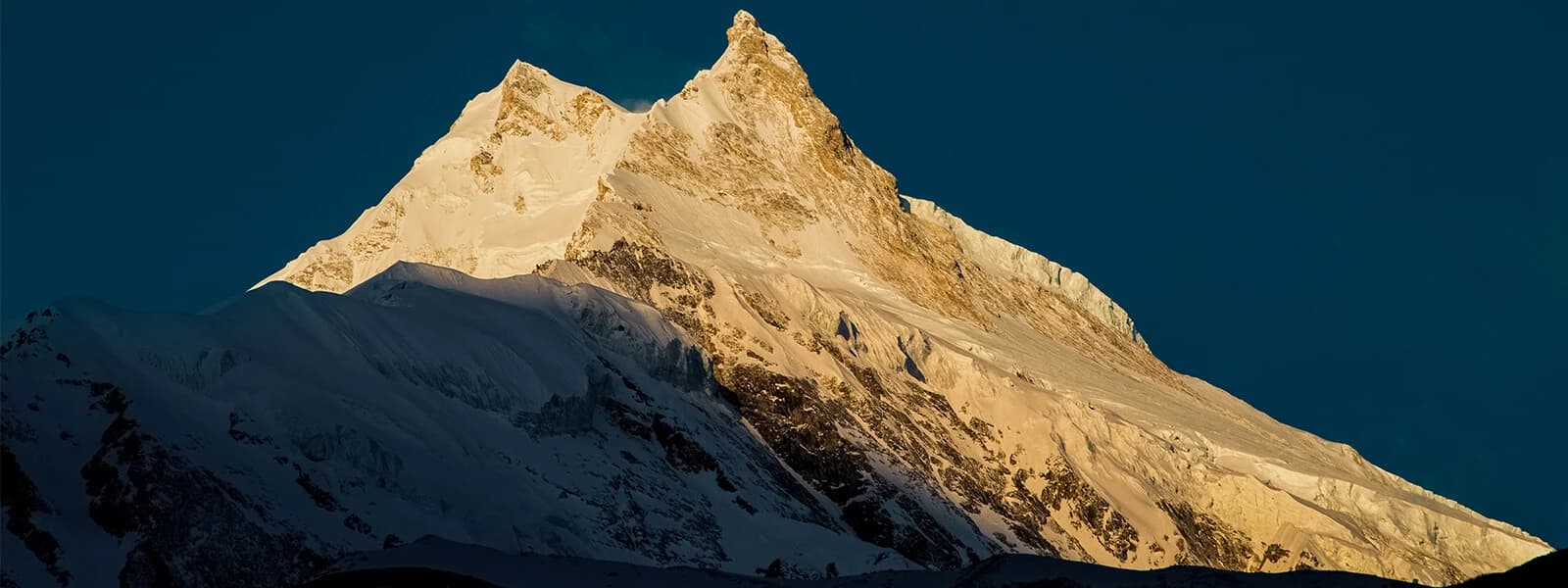 Panoramic view of the Manaslu mountain range during the Manaslu Circuit Trek